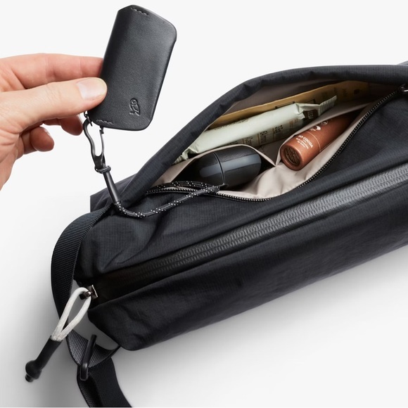 Bellroy Black Lite Unisex Sling Back - Picture 5 of 15